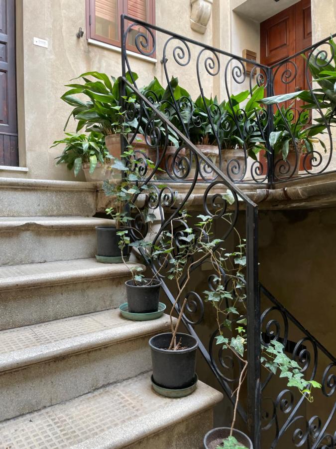 恩纳La Casa Sulla Piazza公寓 外观 照片