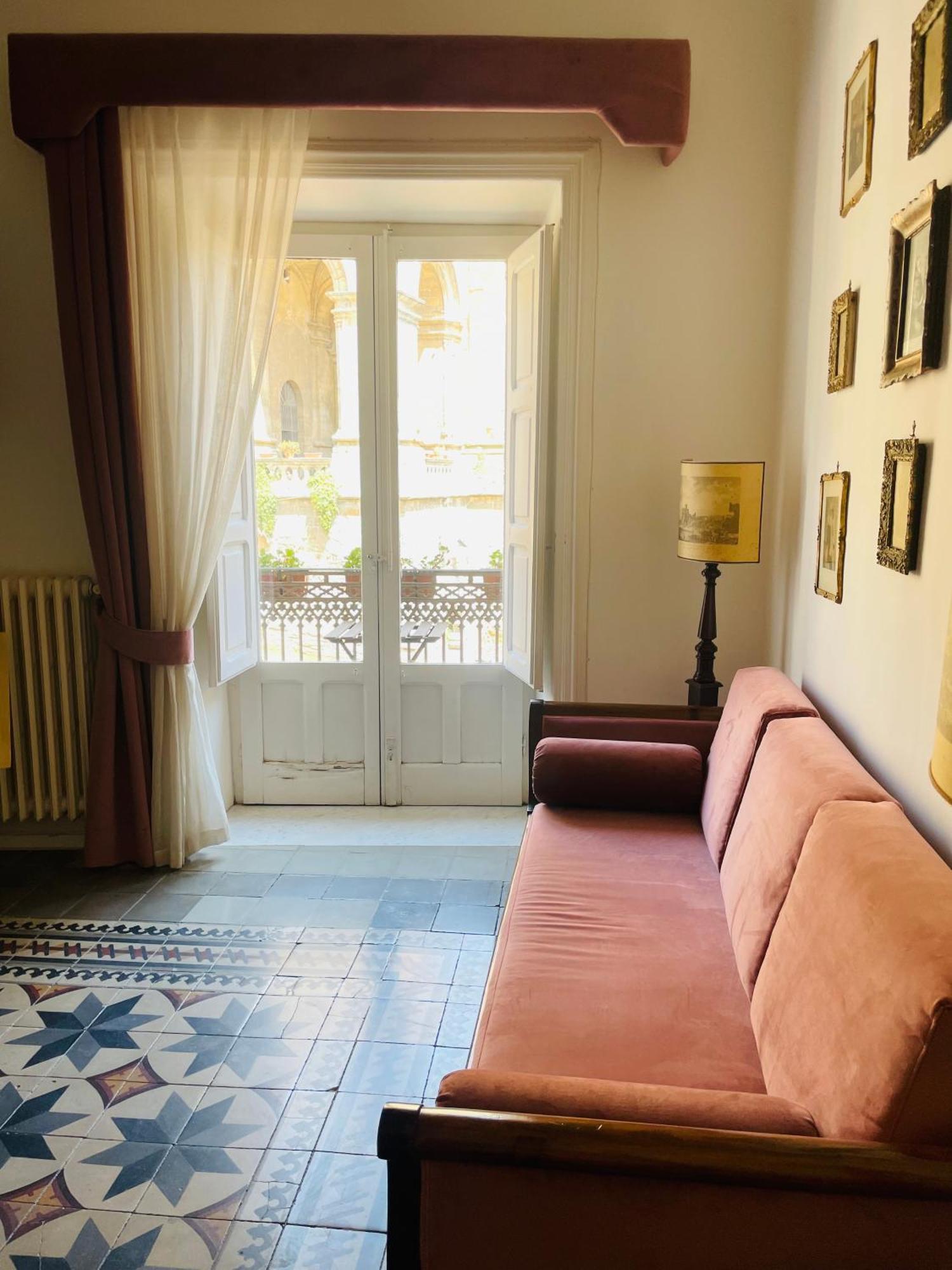 恩纳La Casa Sulla Piazza公寓 外观 照片